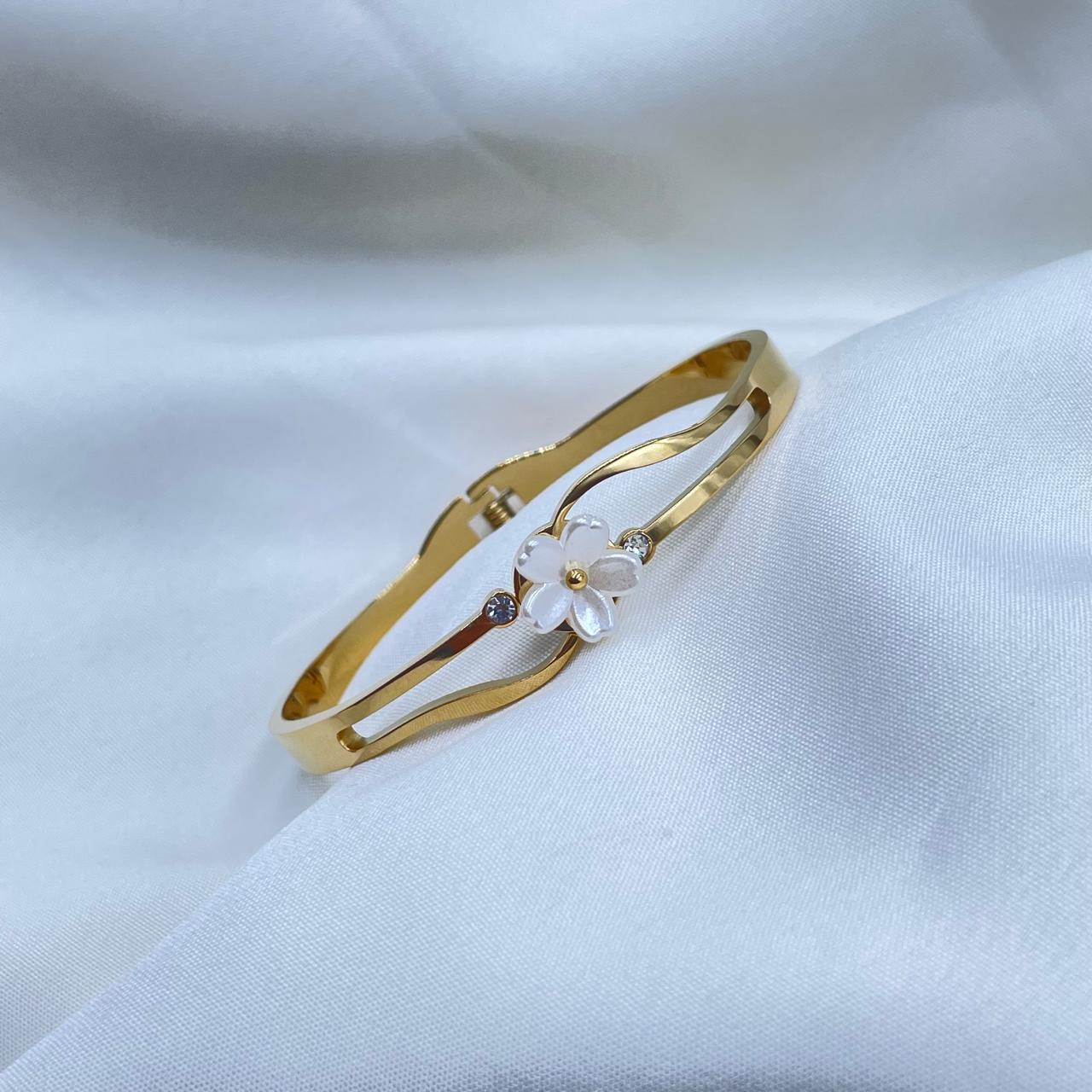 Flower With Stone bracelet