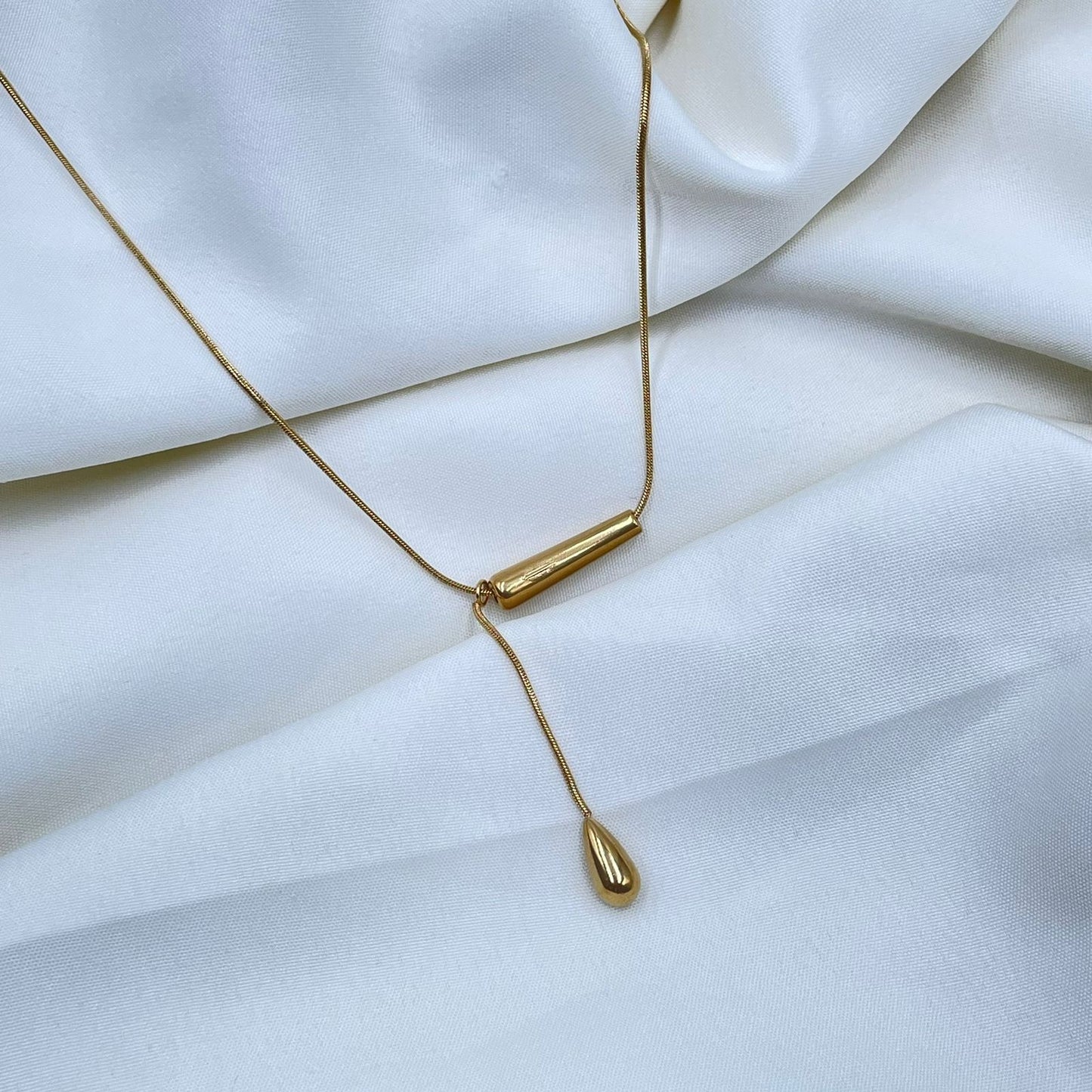 Gold Minimalist necklace