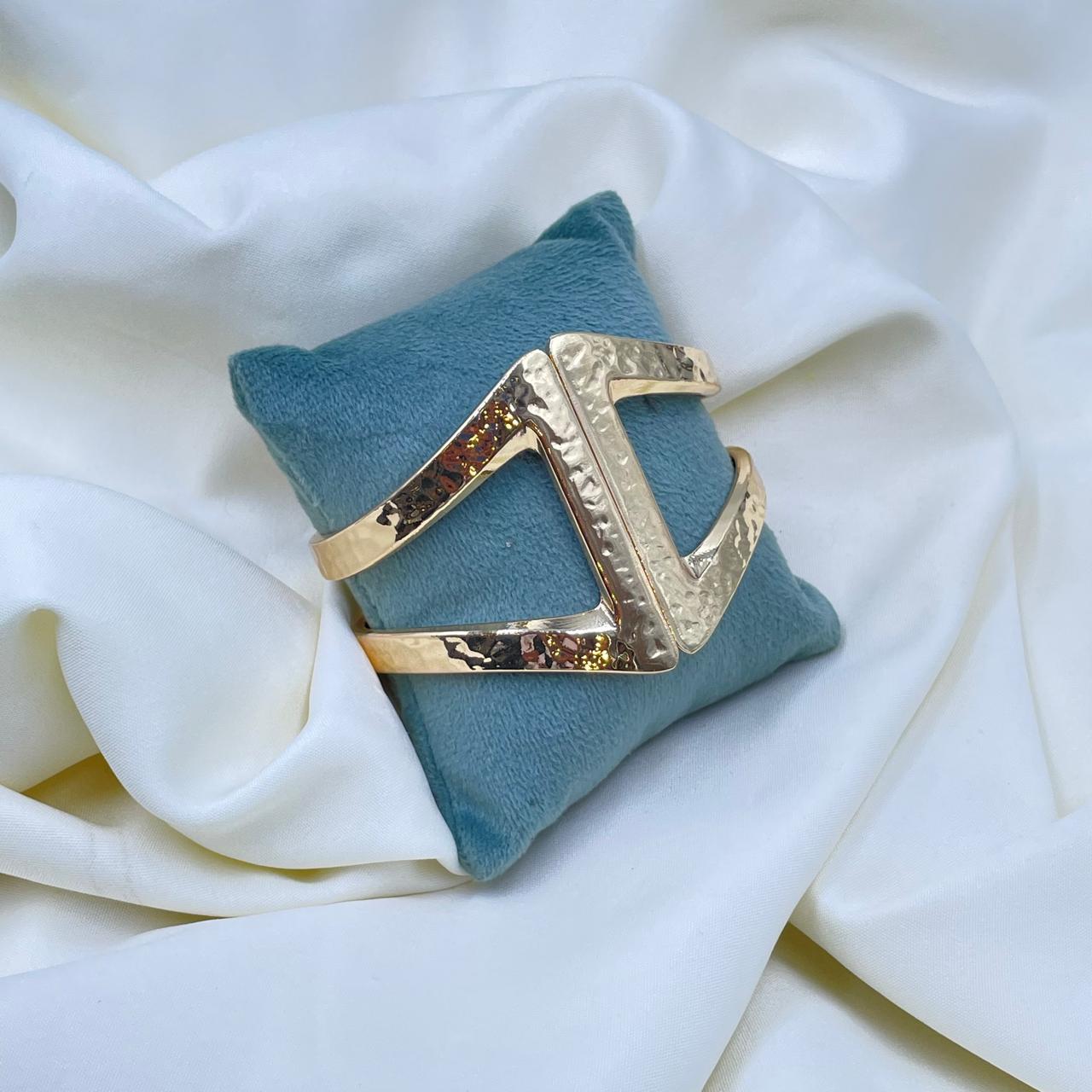 Modernist Statement Kada