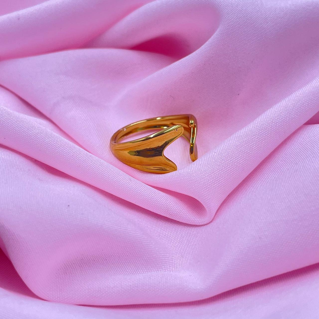 Statement Queen Ring