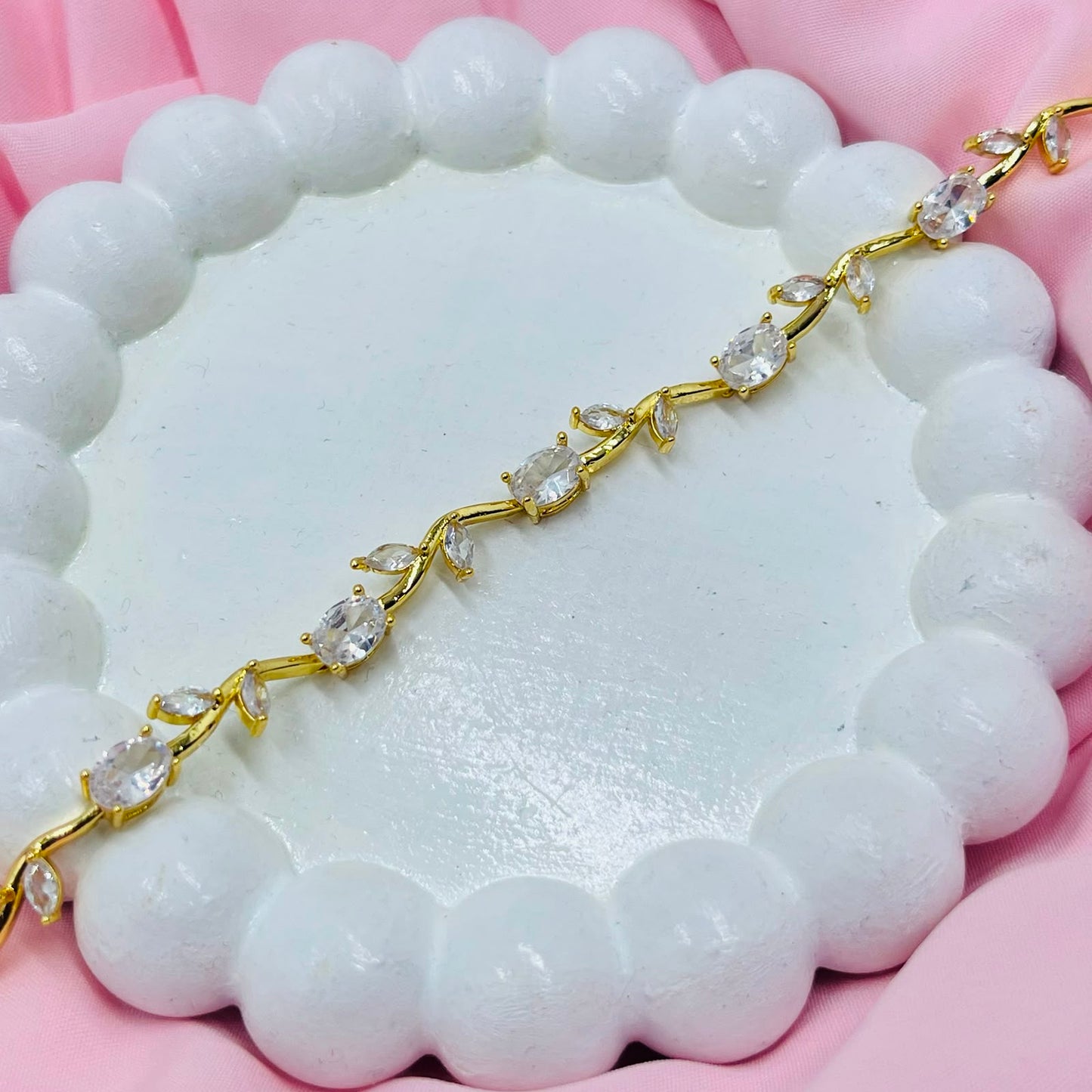 Minimal Tulip Chain Bracelet