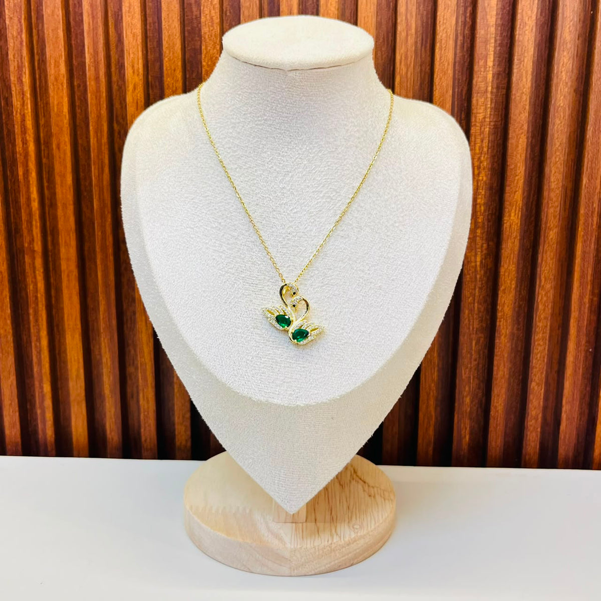 Swan Green Gemstone Necklace