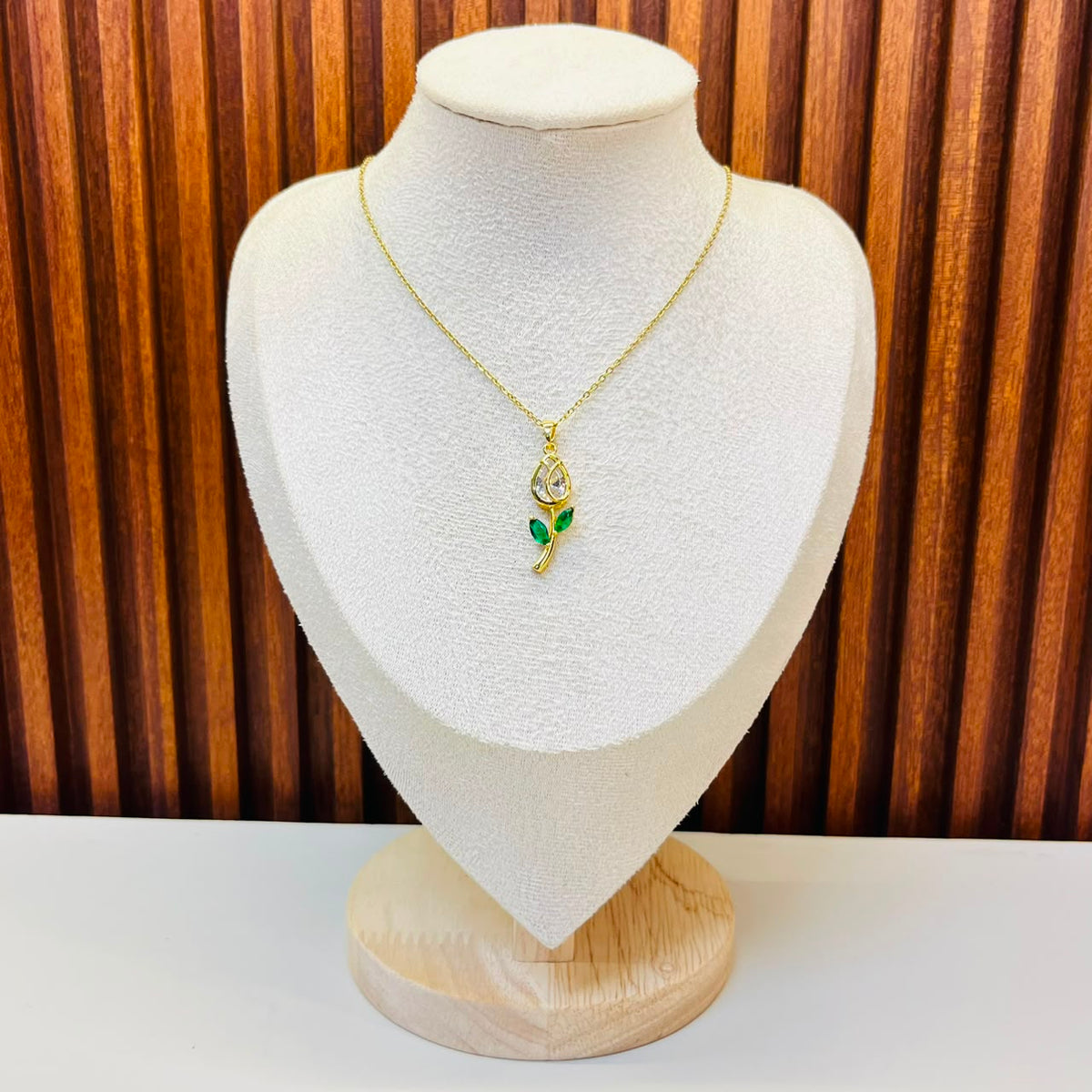 Sleek Gold Necklace