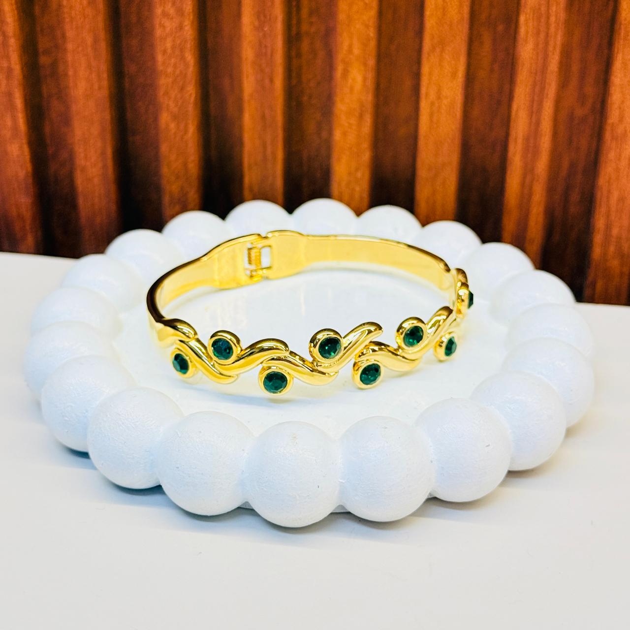 Wavy And Small Green Stone Bracelet