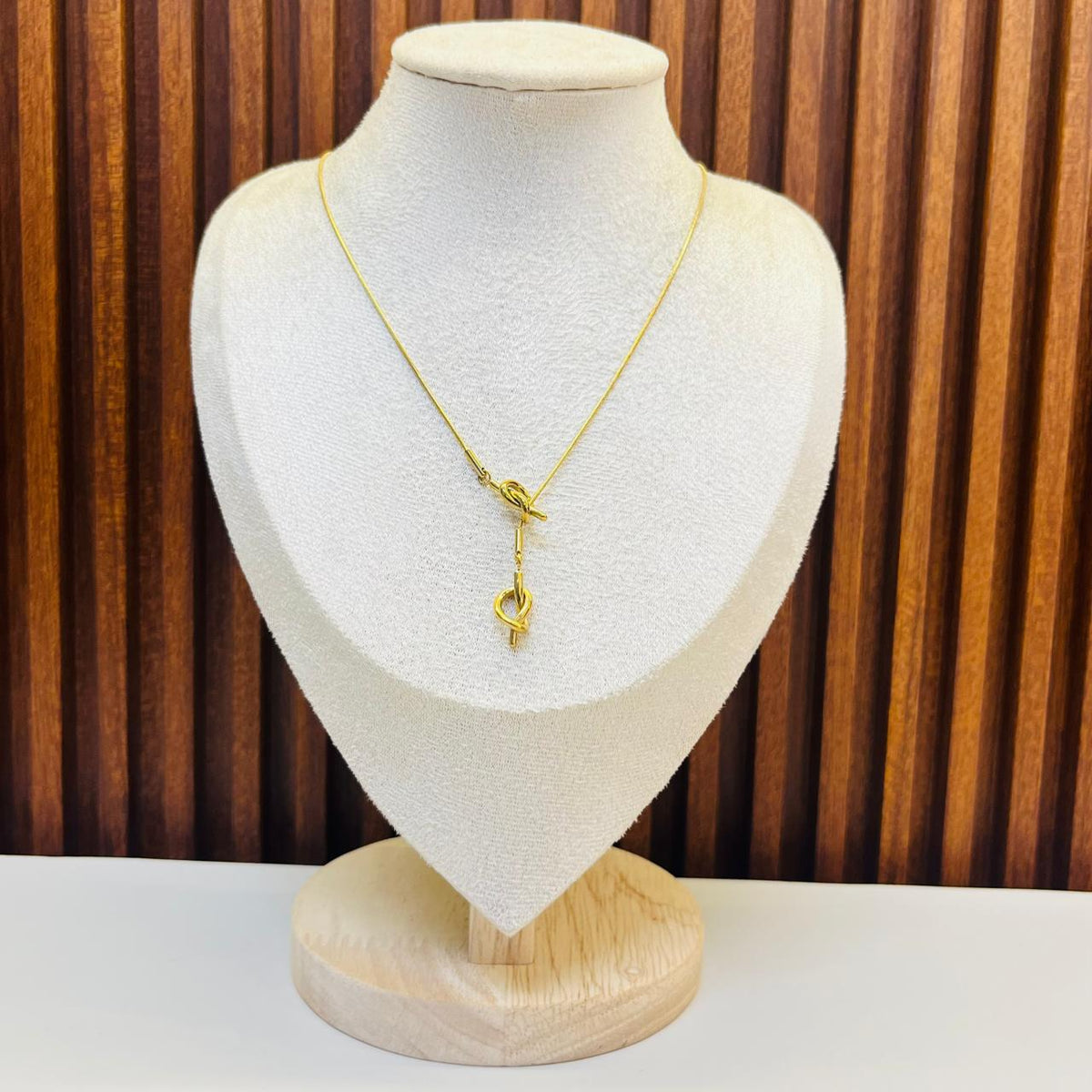 Noble Shine Necklace
