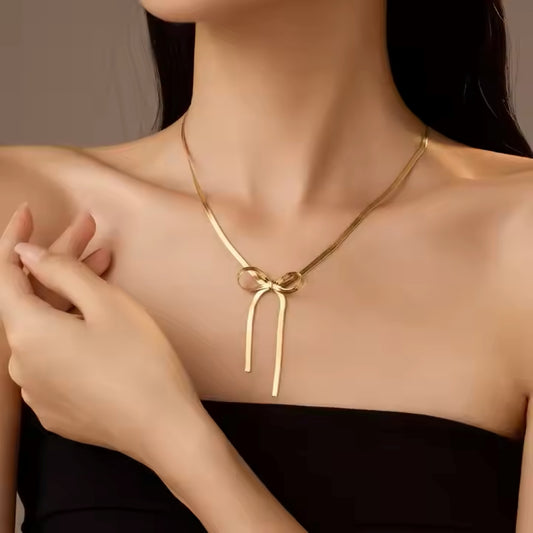 Bow Necklace