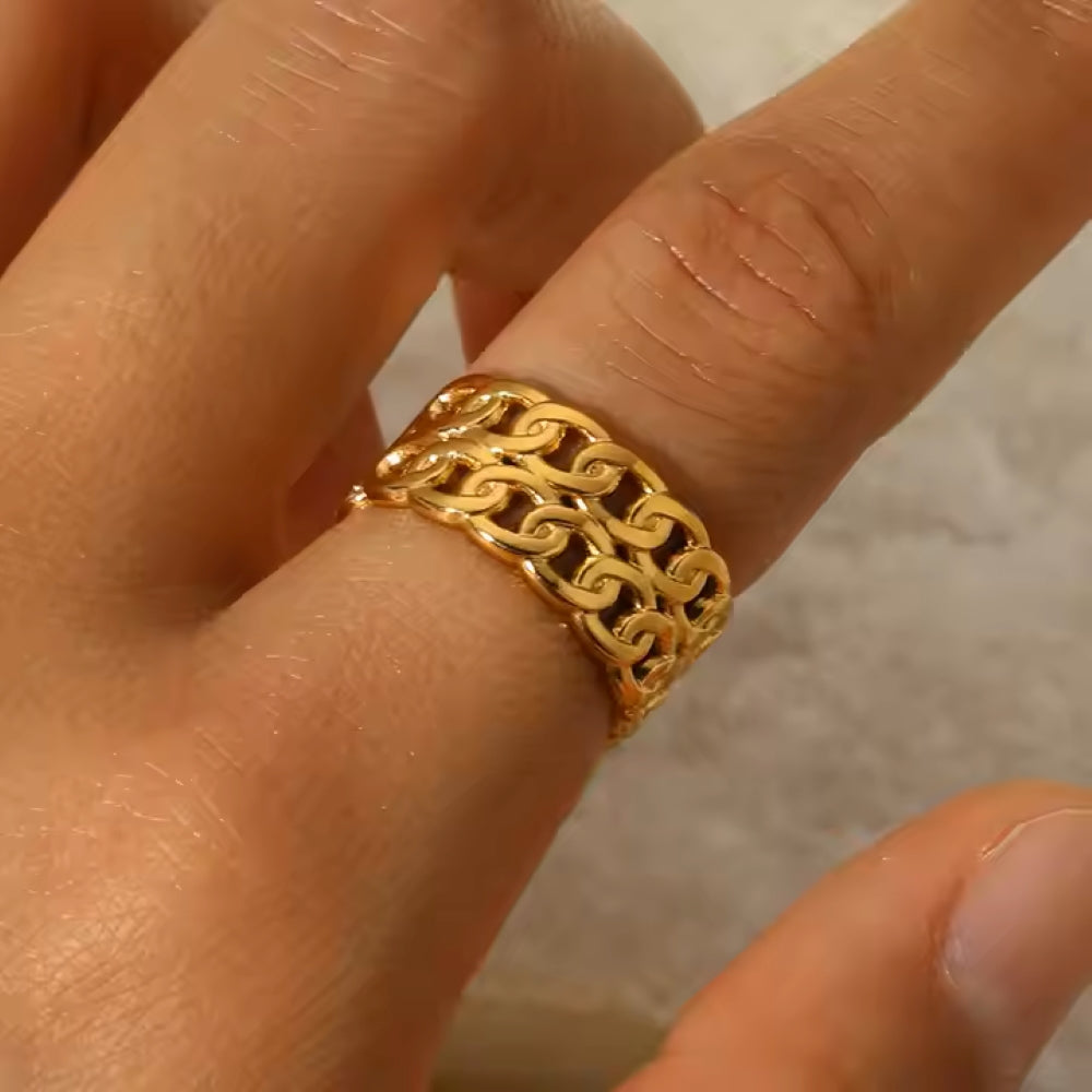Golden Link Ring
