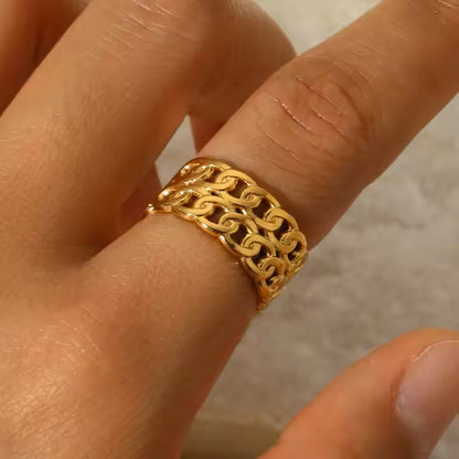 Golden Link Ring