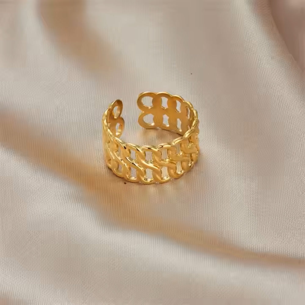 Golden Link Ring
