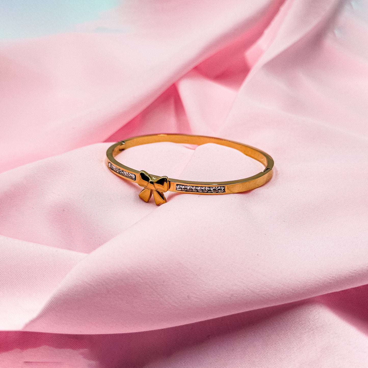 Zirconia Bow Delight