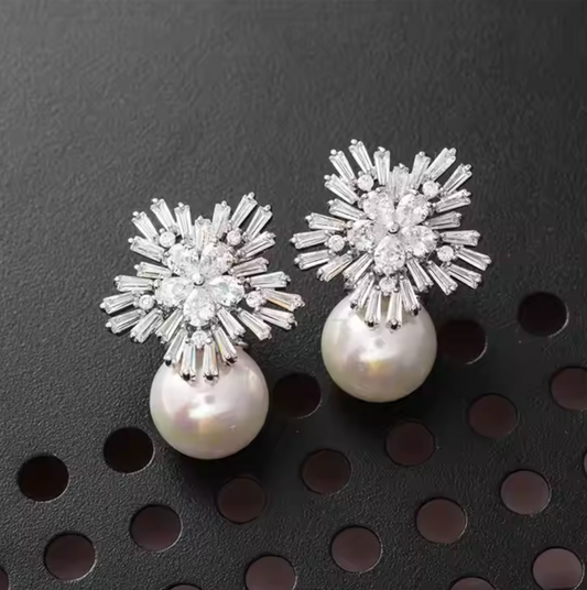 Snowflake Pearl Earring