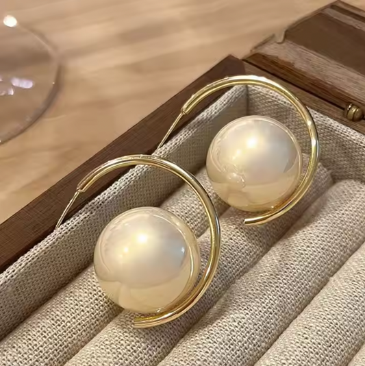 C-Shaped Pearl Earrings