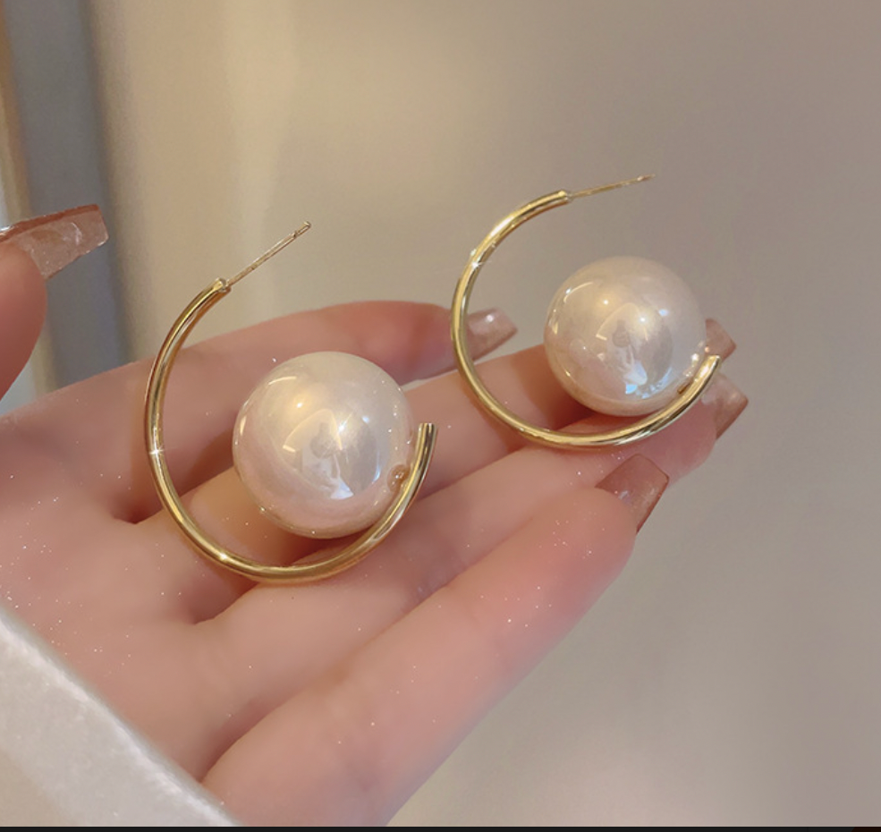 C-Shaped Pearl Earrings
