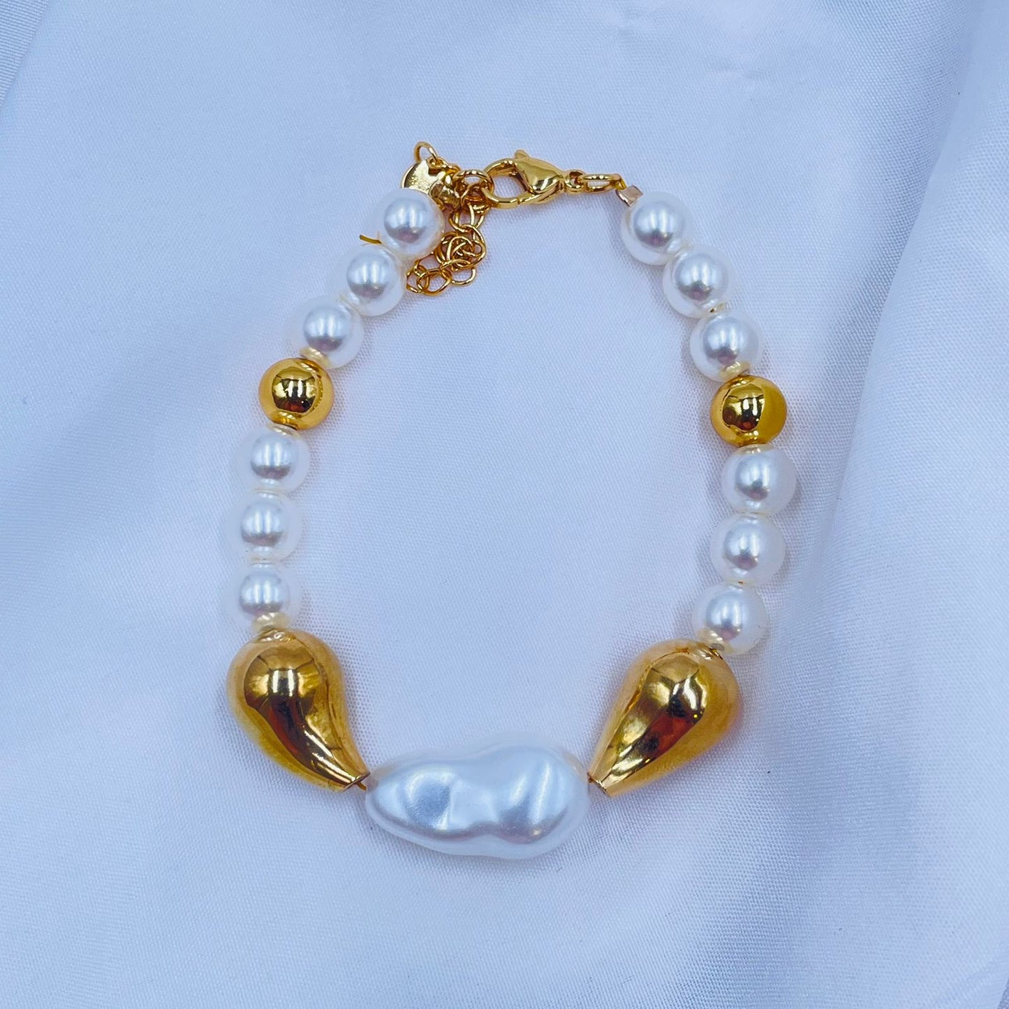 Golden Petal Pearl  bracelet