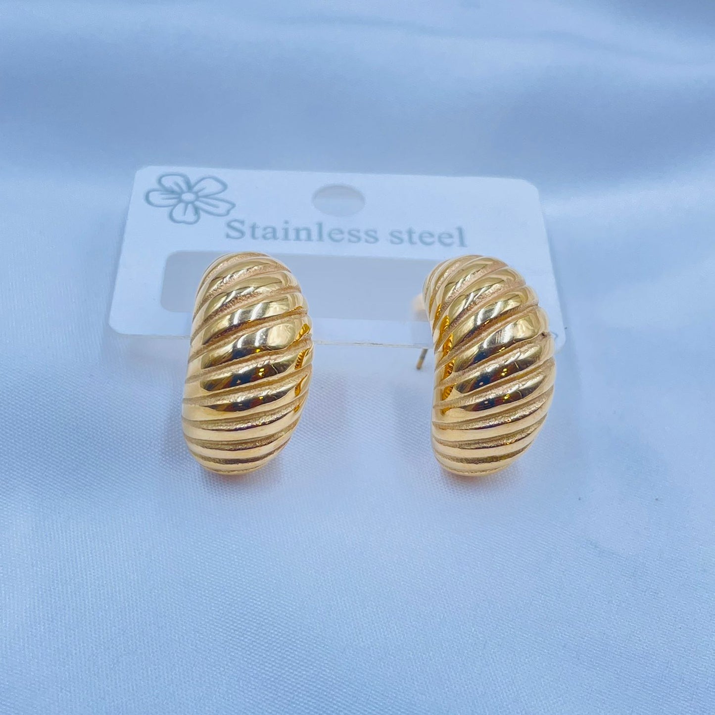 Ribbed Half-Hoops Earrings