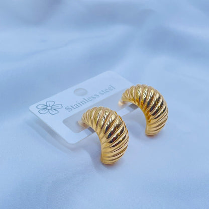 Ribbed Half-Hoops Earrings