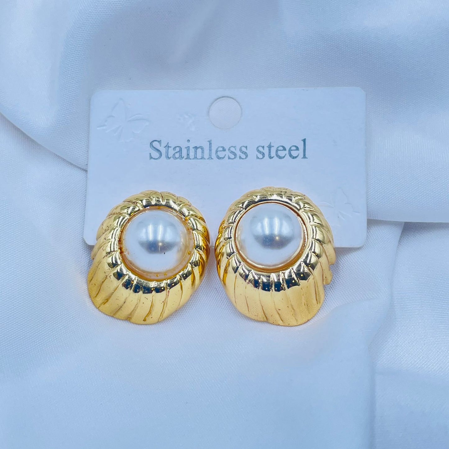 Gold Earrings With Pearl