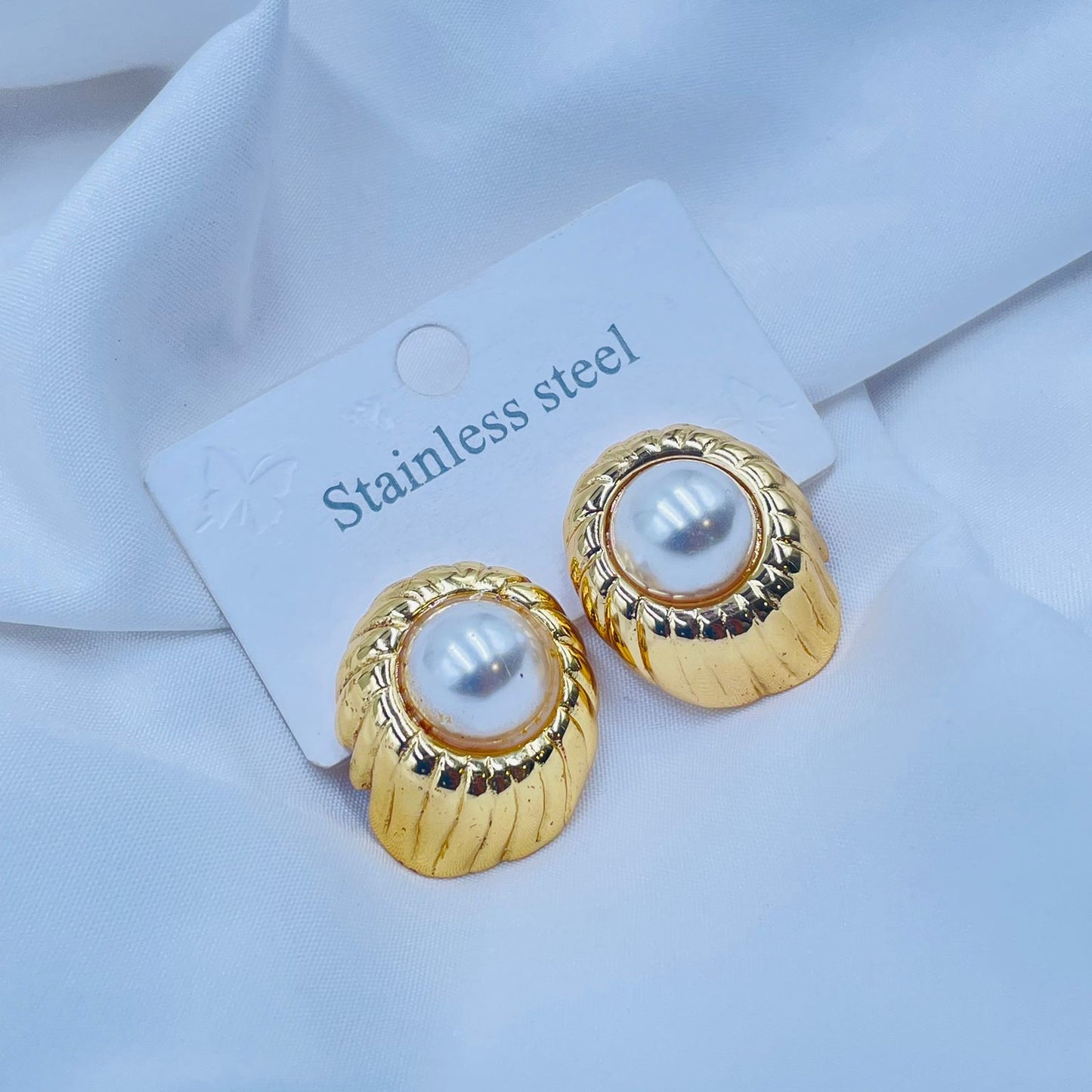 Gold Earrings With Pearl