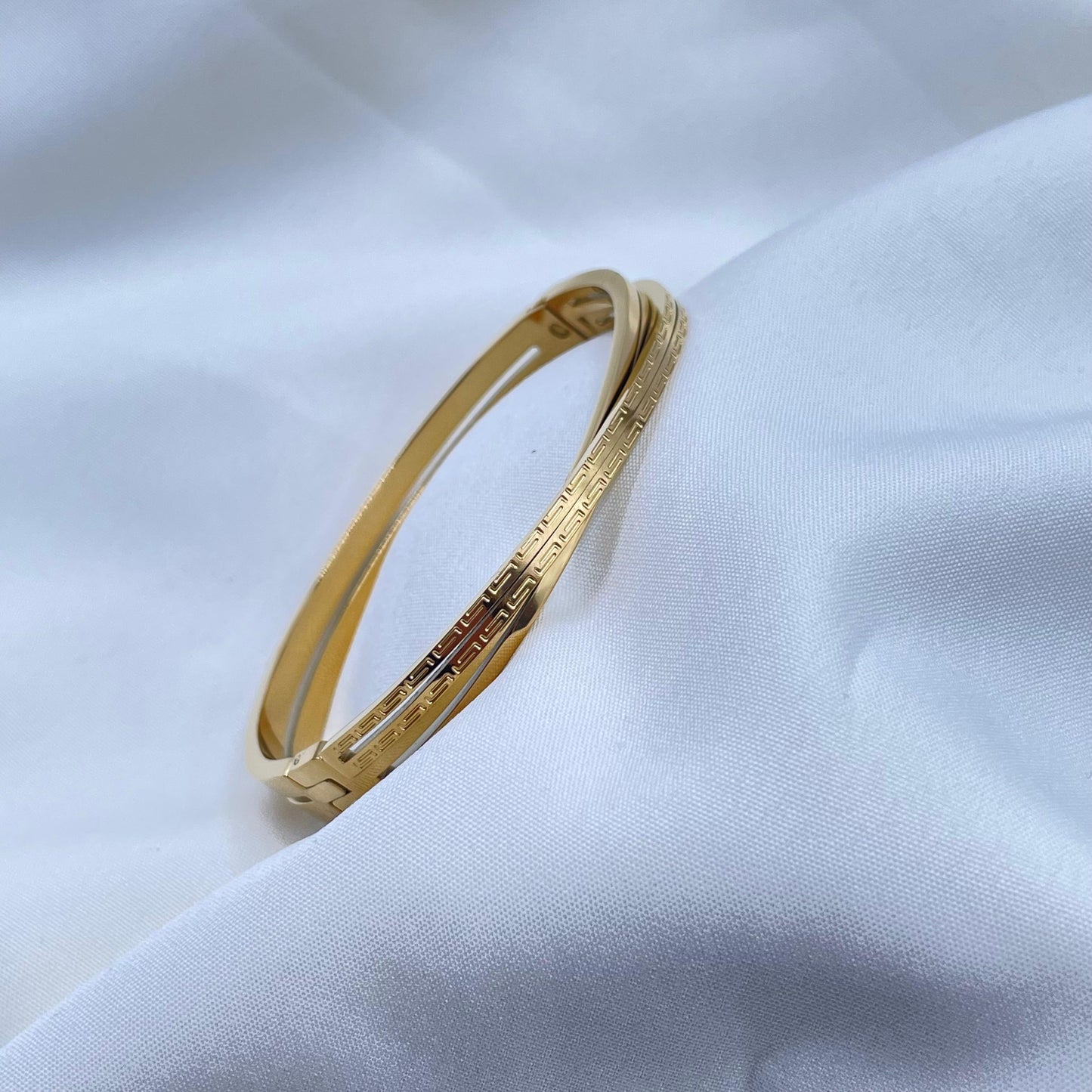 The Eternal Knot Bracelet