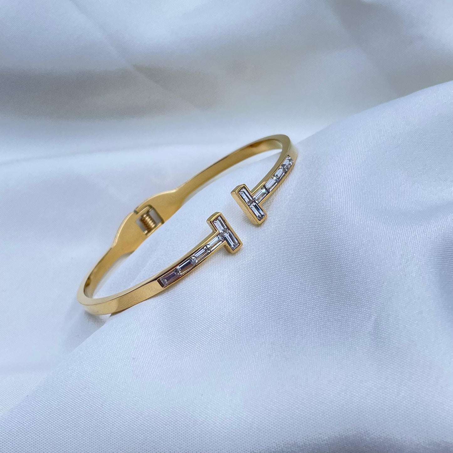 Elegant Classic Bracelet