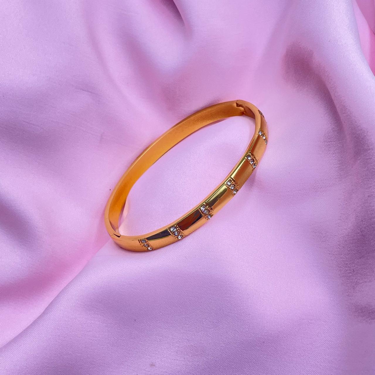 Glamour Gold Bracelet