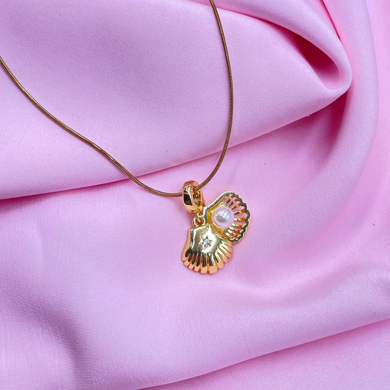 Peral Shell Necklace