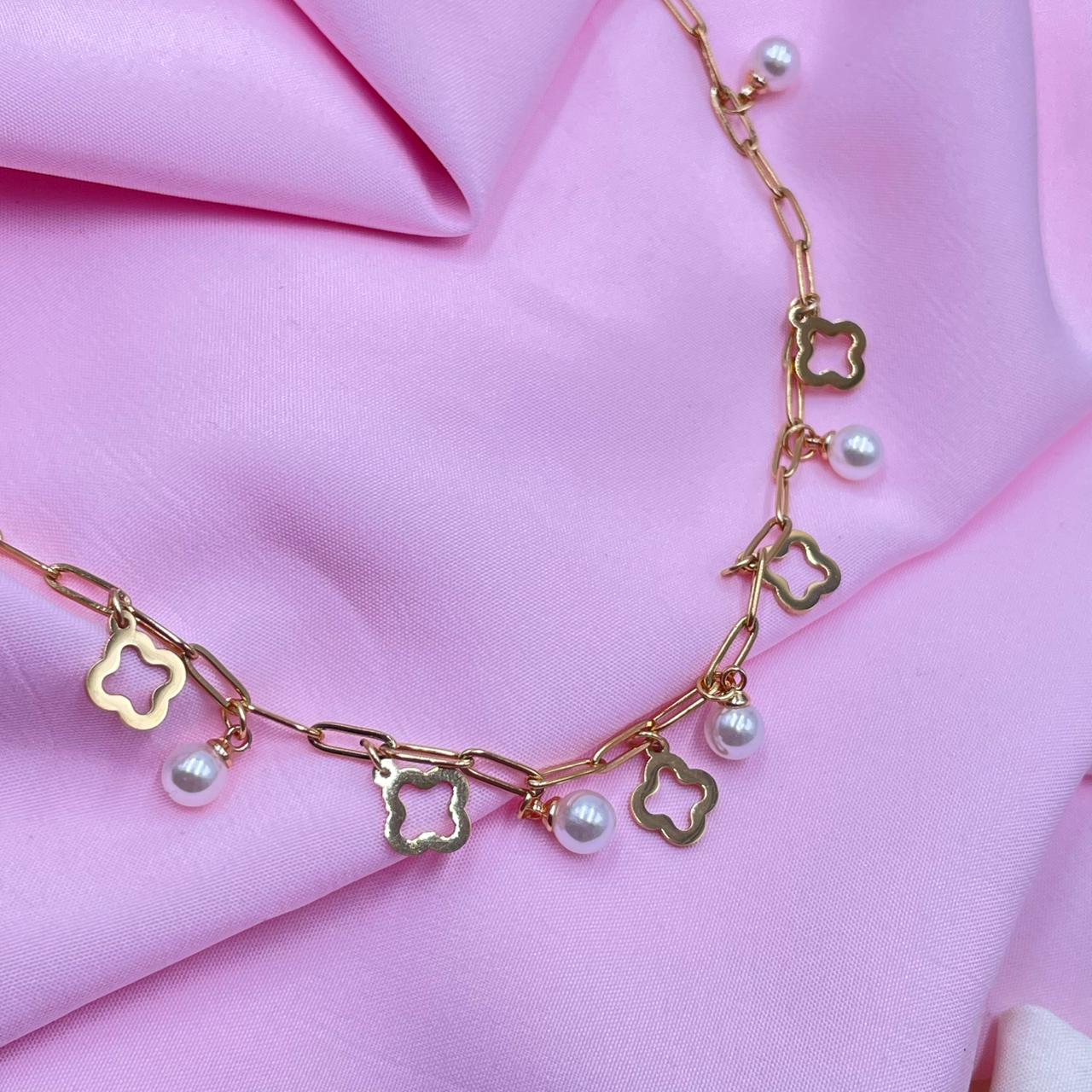 Floral Charm Pearl Necklace