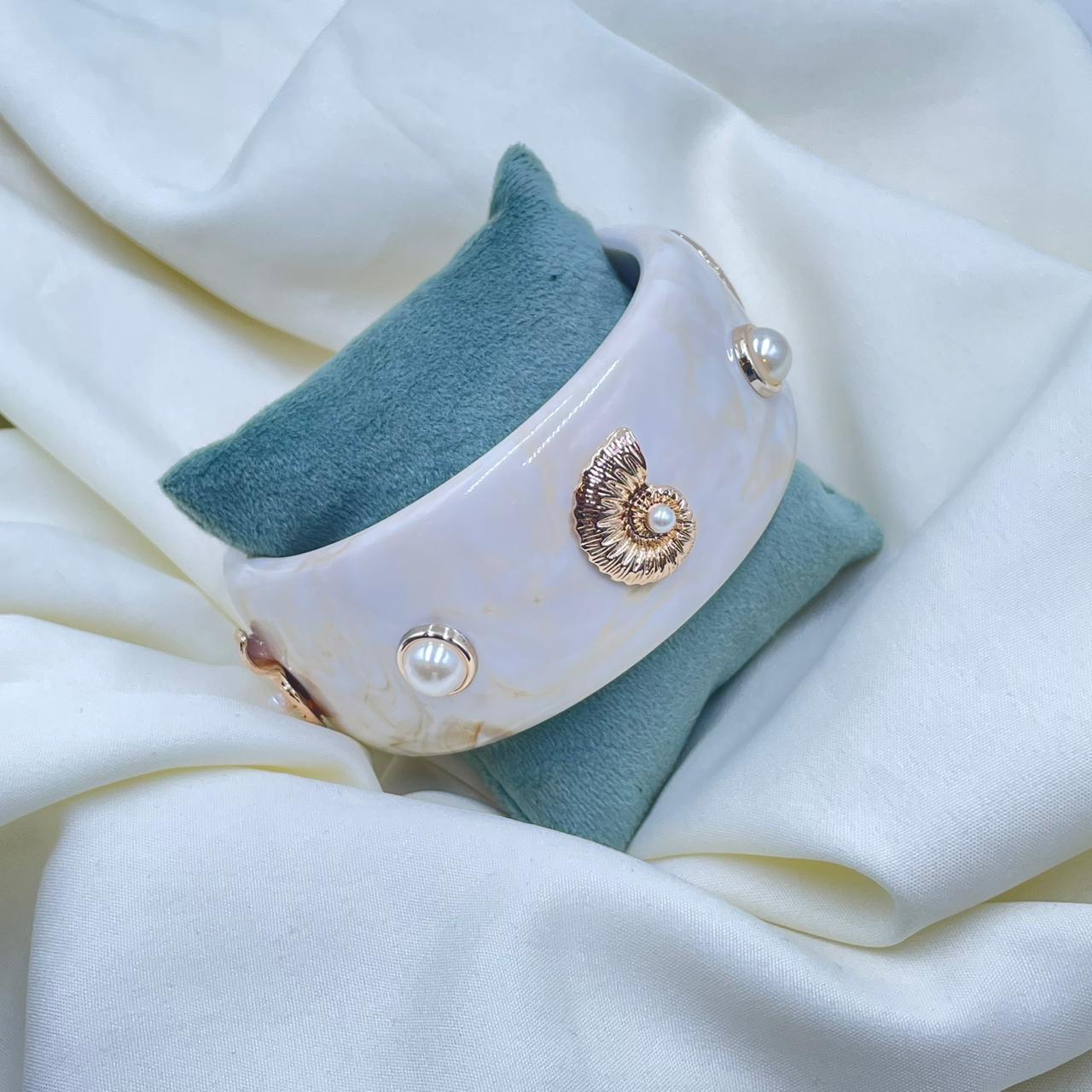 Luna Shell  Resin Bracelet