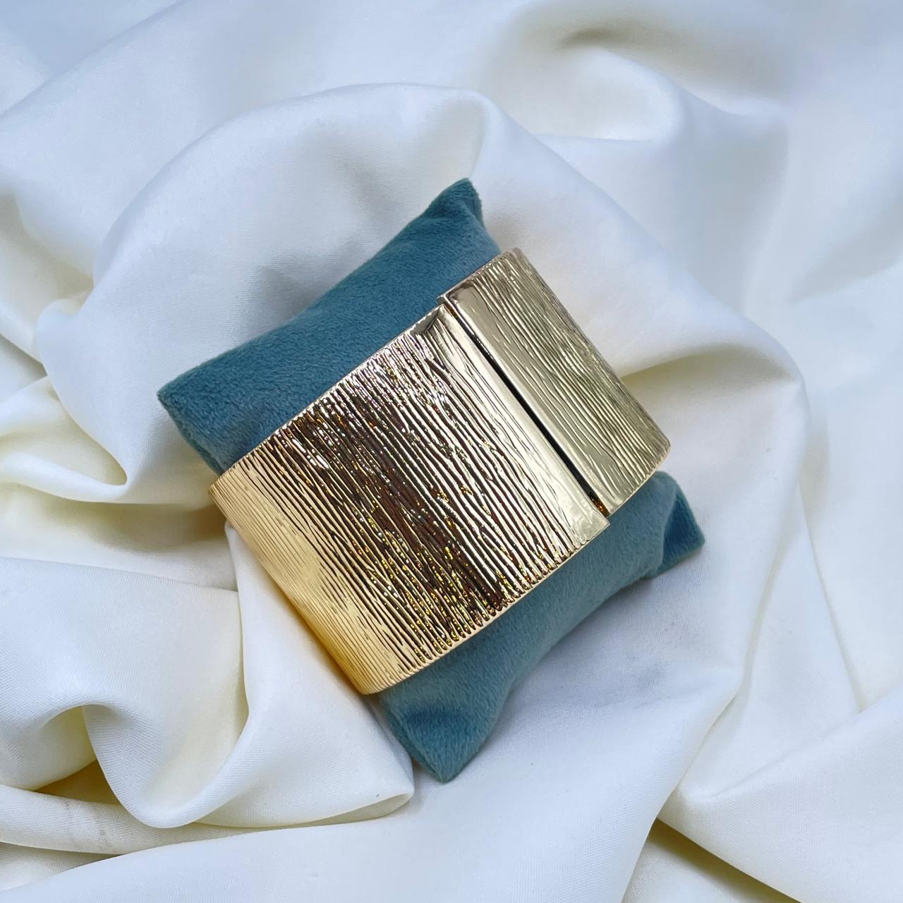 Textura Statement Kada