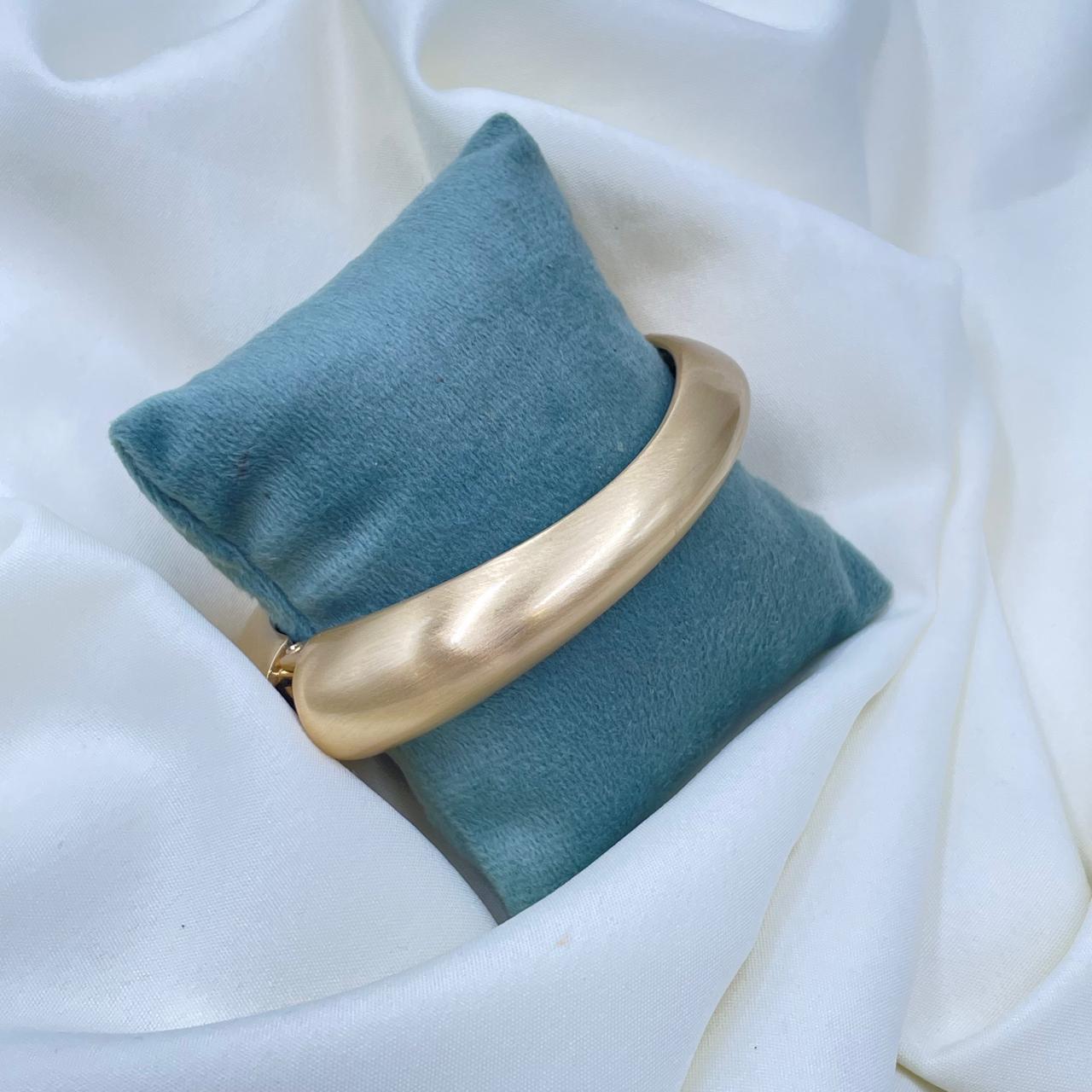 Ira Curve Matte Statement Kada