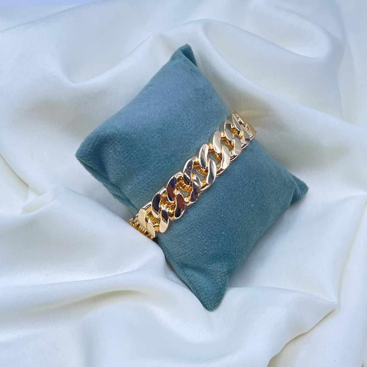 Golden Curb Statement Kada