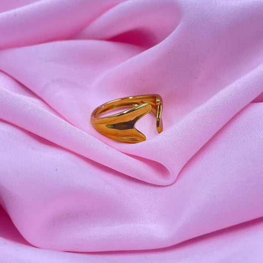 Statement Queen Ring