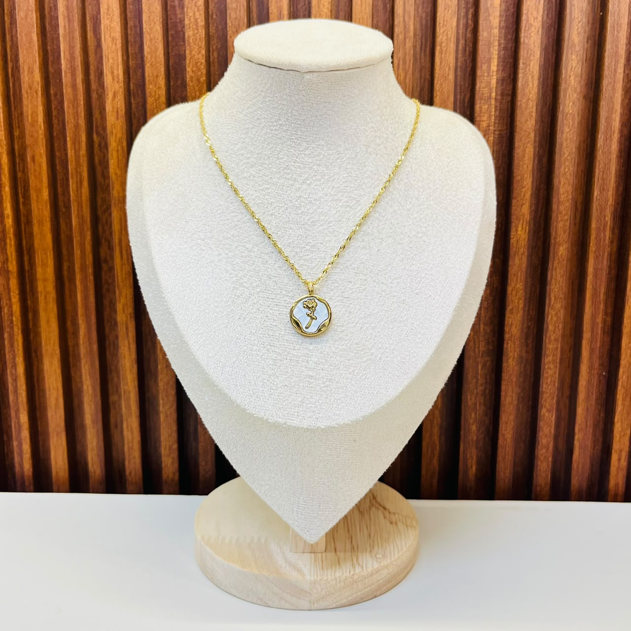 Petal Type  Necklace