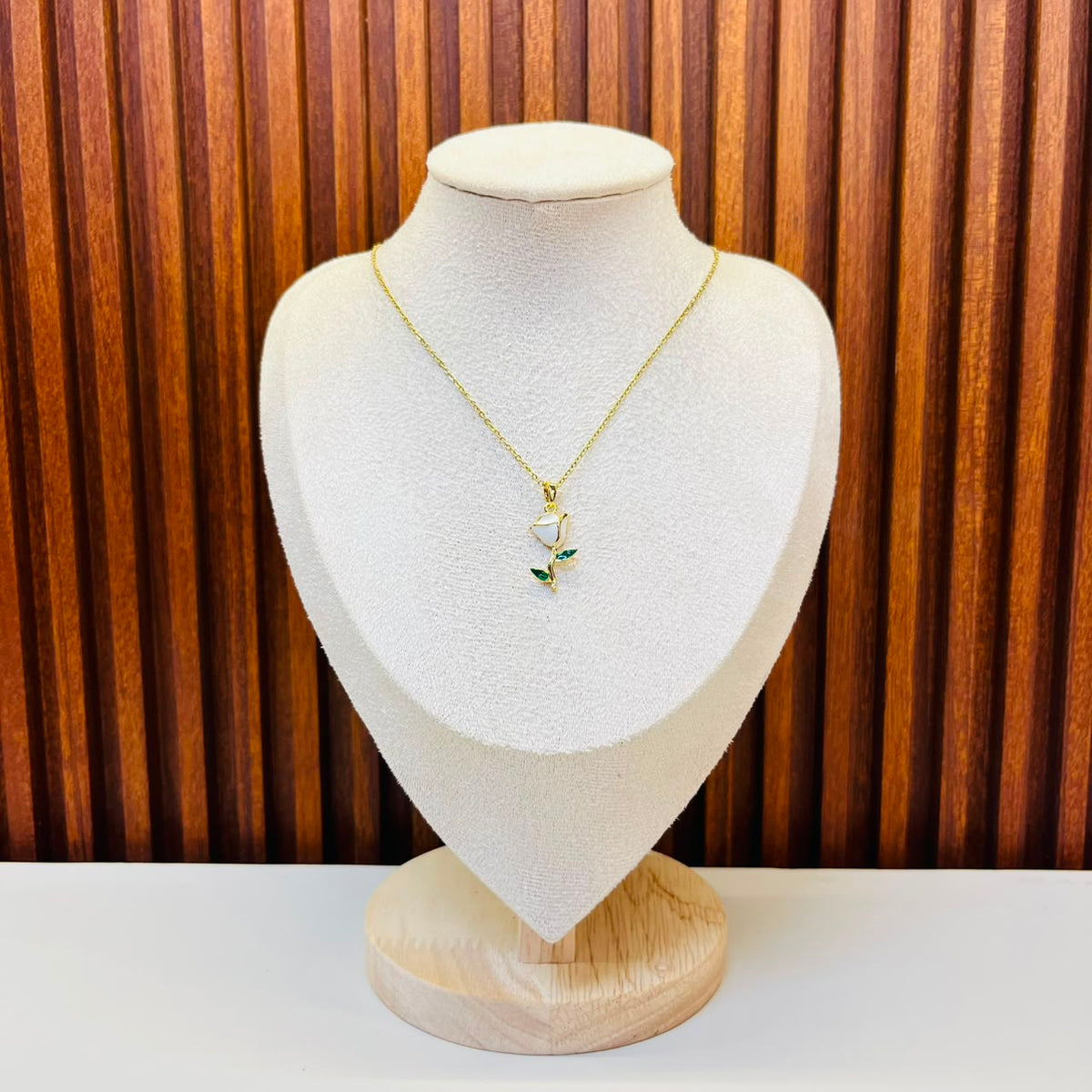 White Flower And Green Leaf Chain