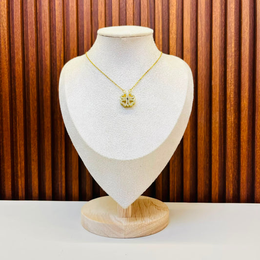 Queen’s Glow Necklace
