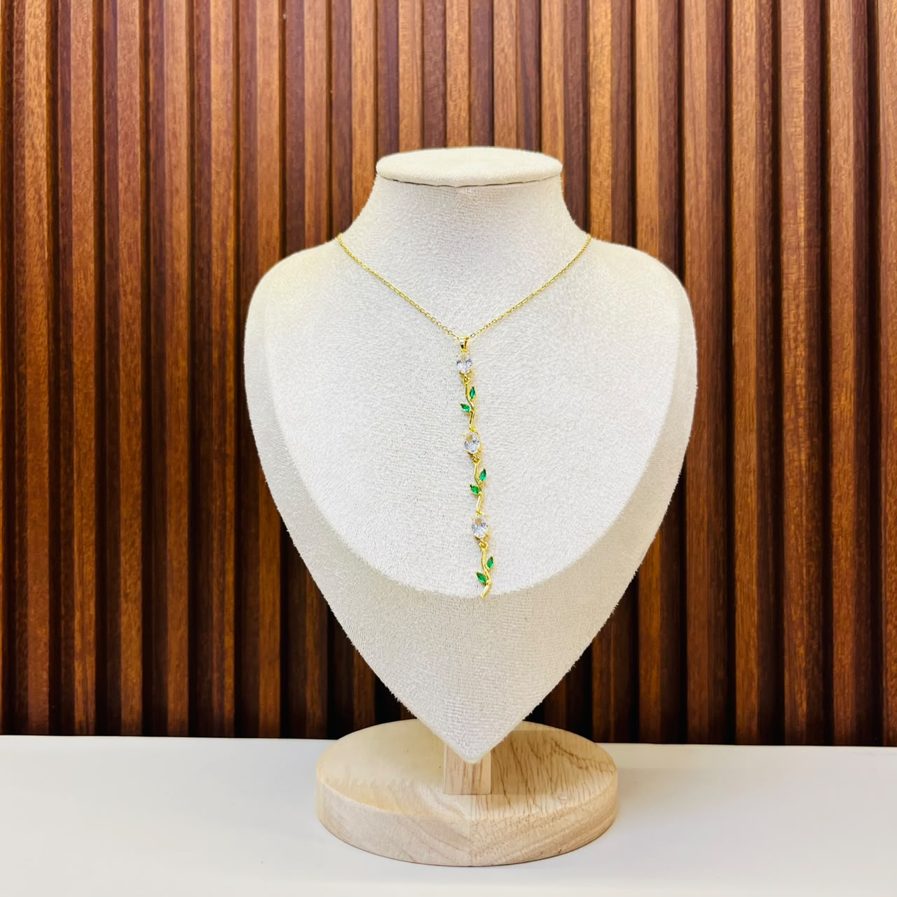 Green And White Stones  Necklace
