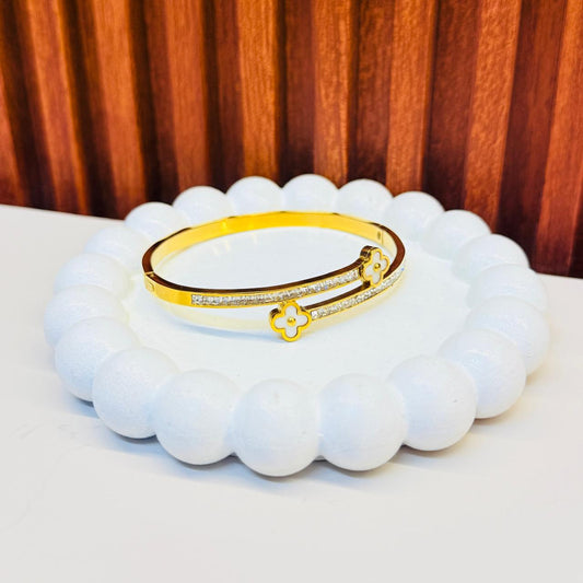 White Floral Bracelet