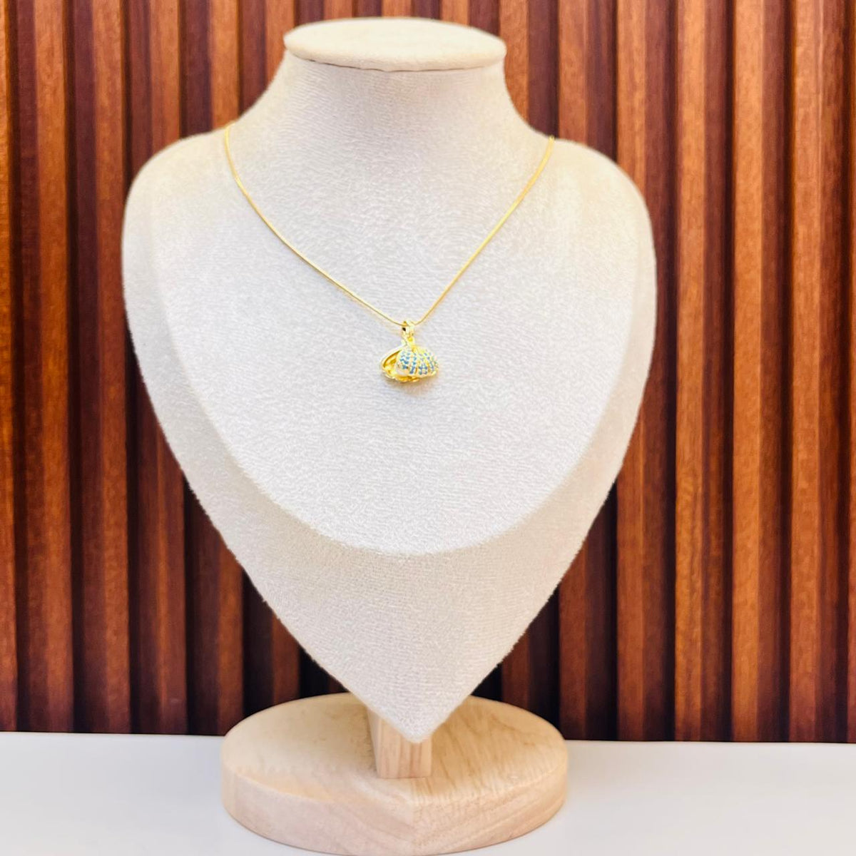 Shell Pearl Necklace