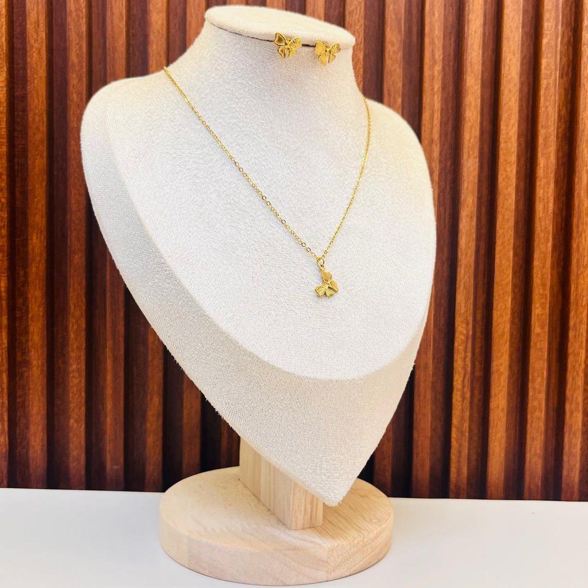 Golden Bow Pendant Set