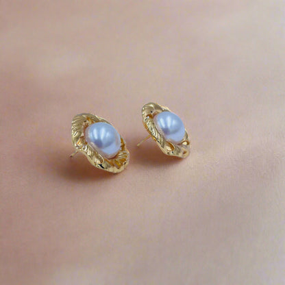 Classic Pearl Glow Studs